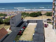 Vista hacia el mar y cochera